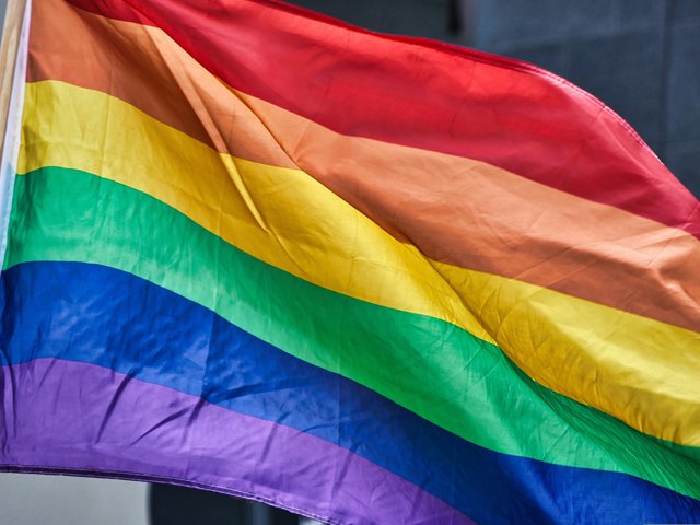 Der frykt og fordommer bygger murer, bygger kjærlighet broer
